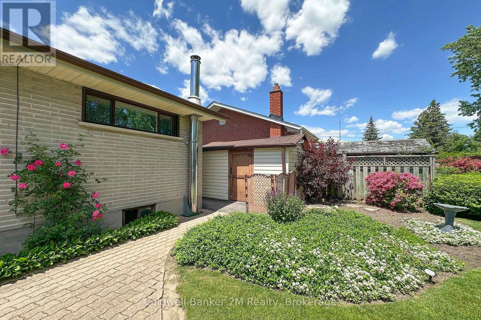 453 ROSMERE STREET - 18