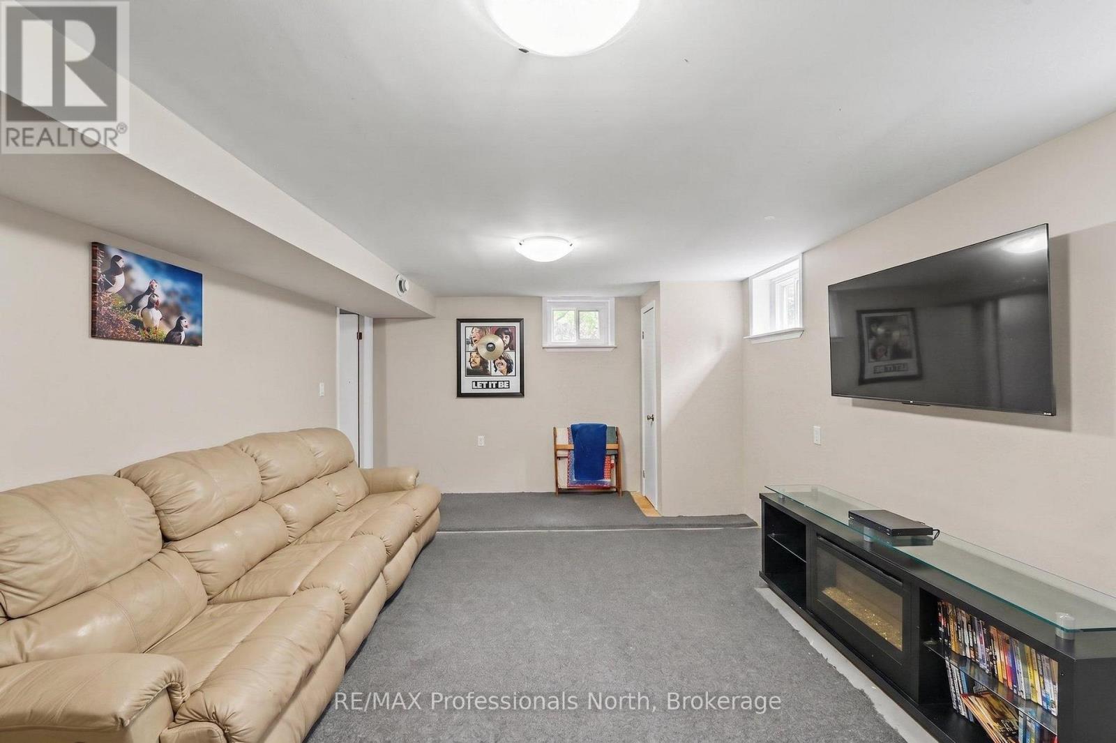 12 STOUFFER STREET - Image 24