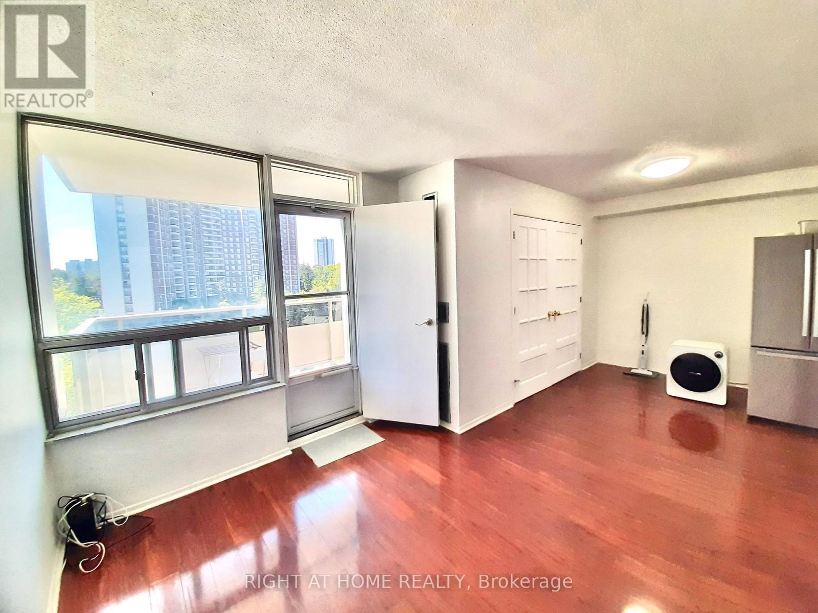 #1008 20 EDGECLIFF GOLFWAY - Image 4
