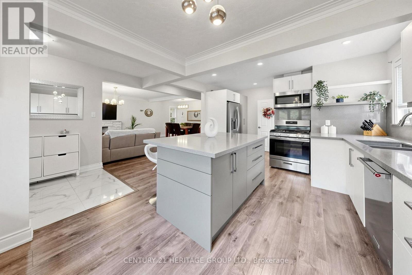 11 ELYNHILL DRIVE - 15