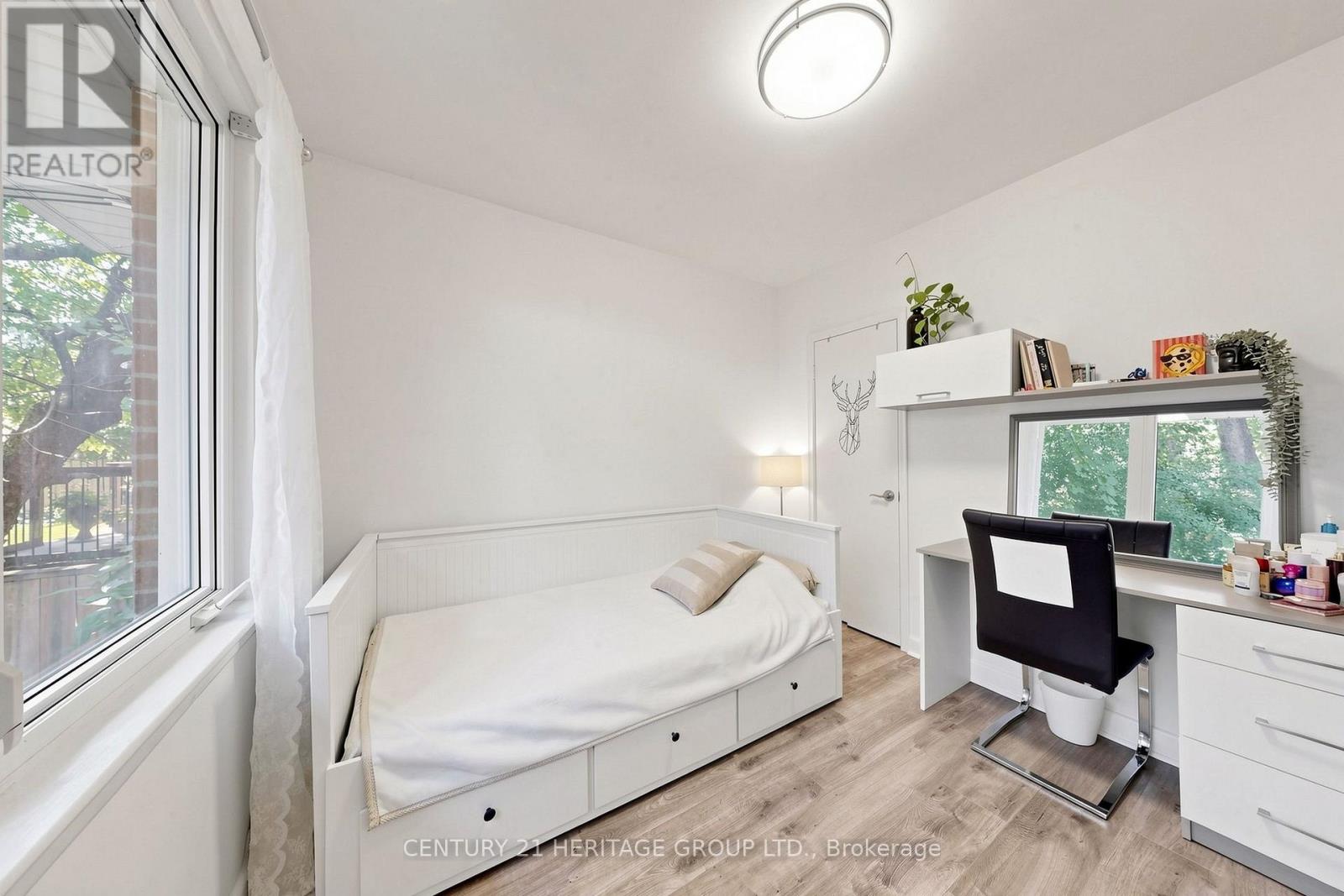 11 ELYNHILL DRIVE - 25