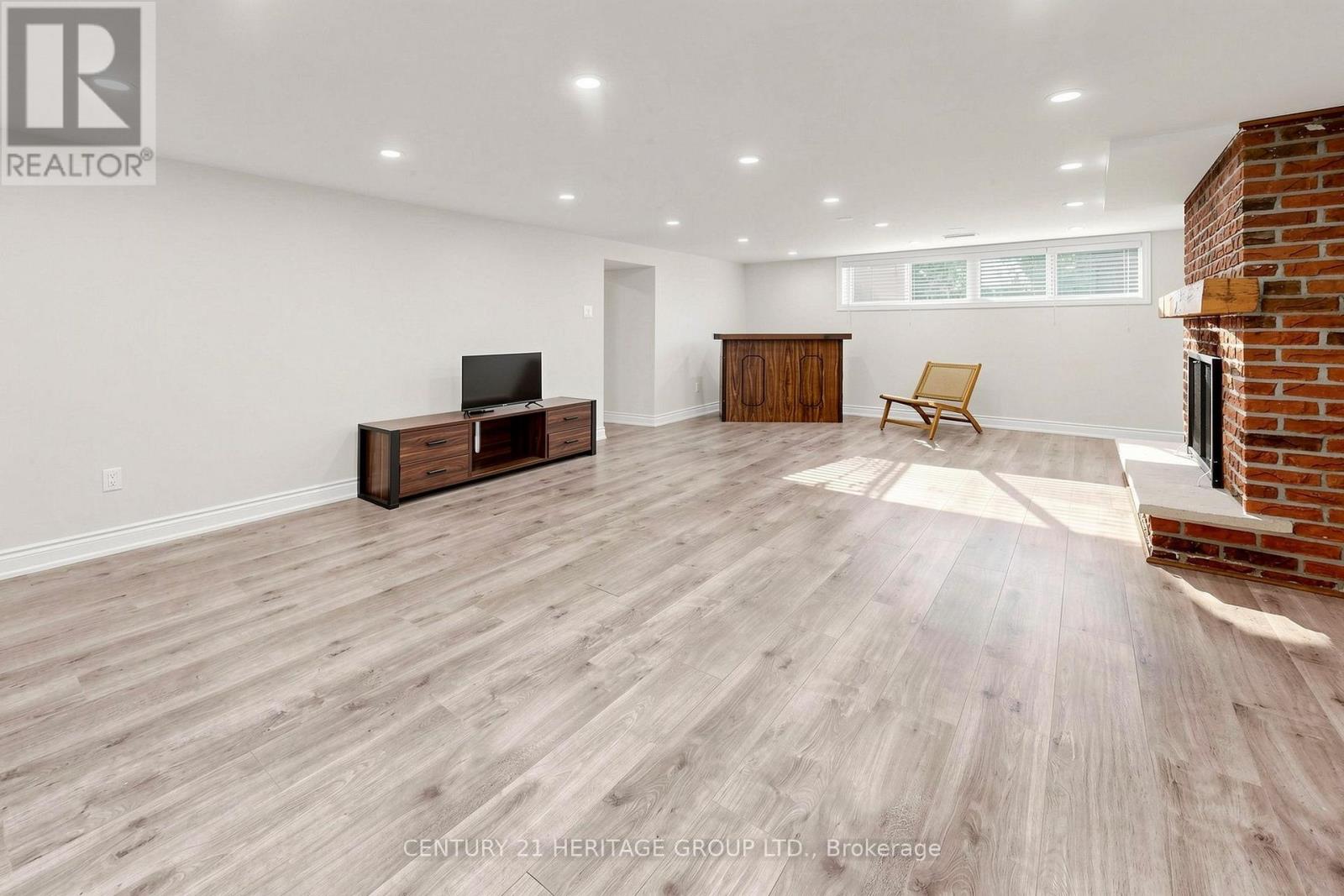 11 ELYNHILL DRIVE - 29