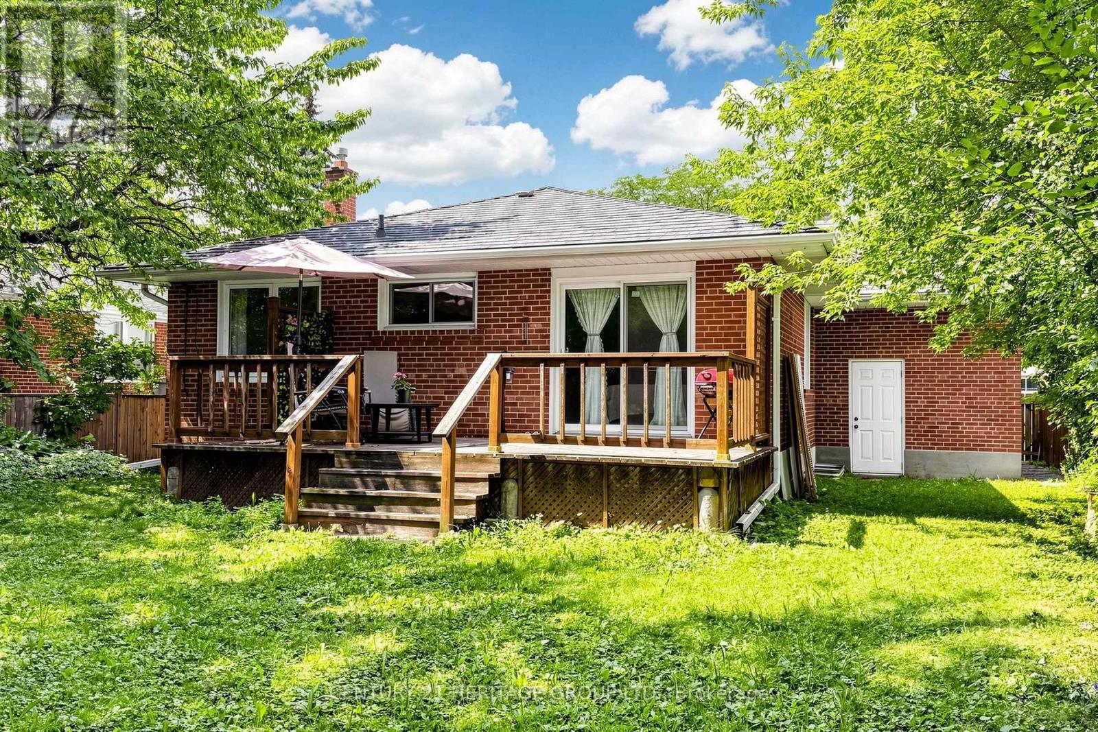11 ELYNHILL DRIVE - 44