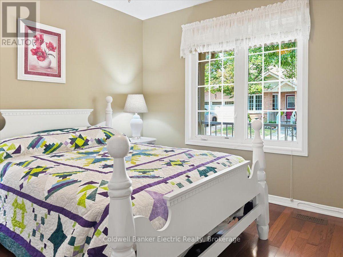 #13 877 WENTWORTH STREET - 10