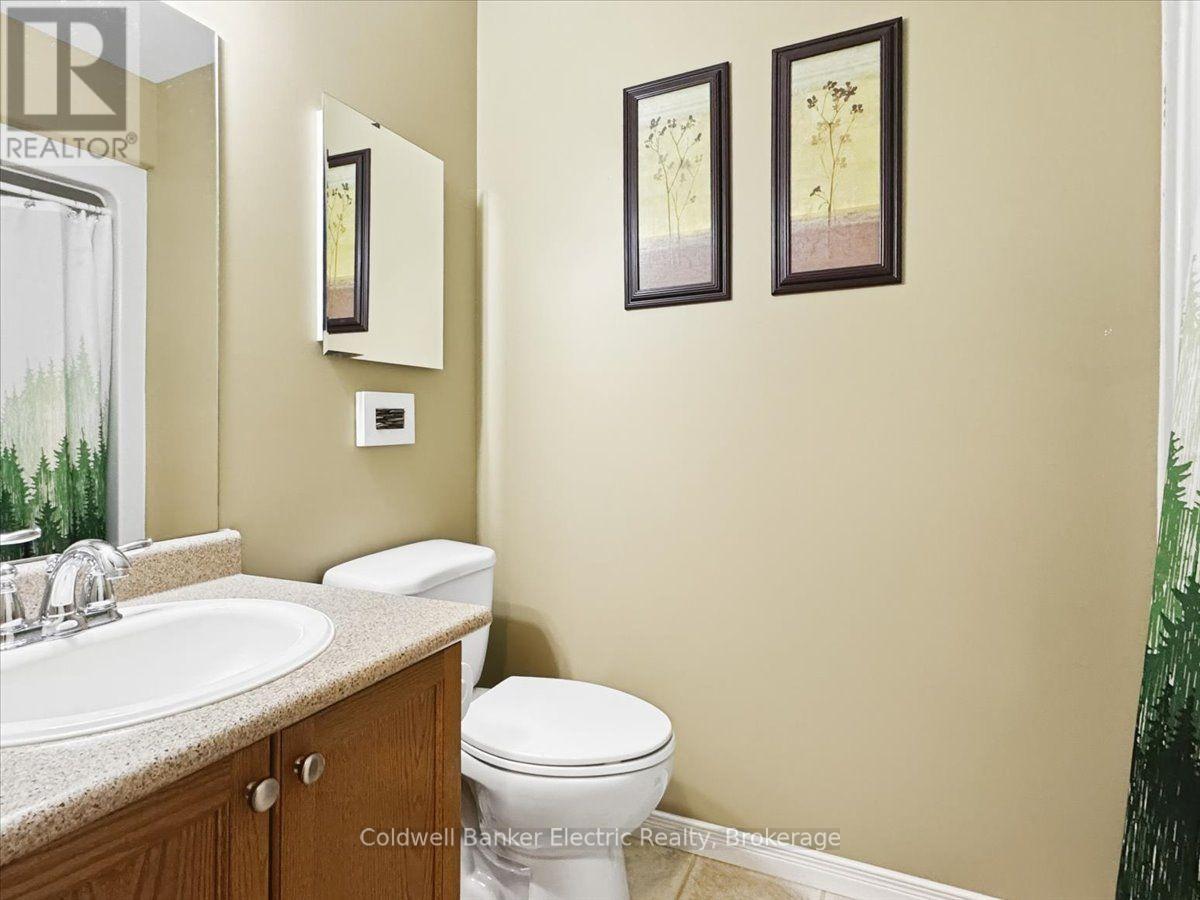 #13 877 WENTWORTH STREET - 11