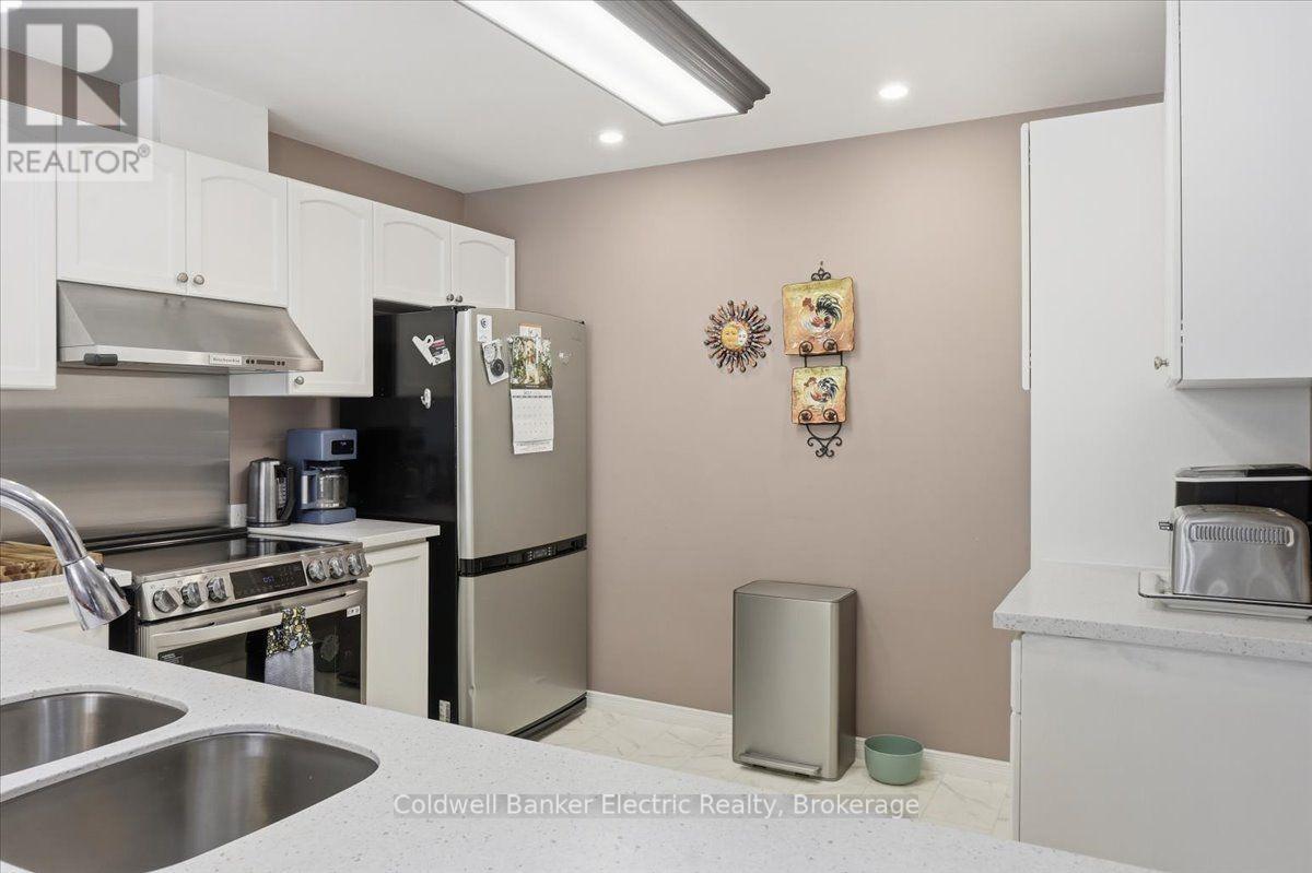 #13 877 WENTWORTH STREET - Image 15