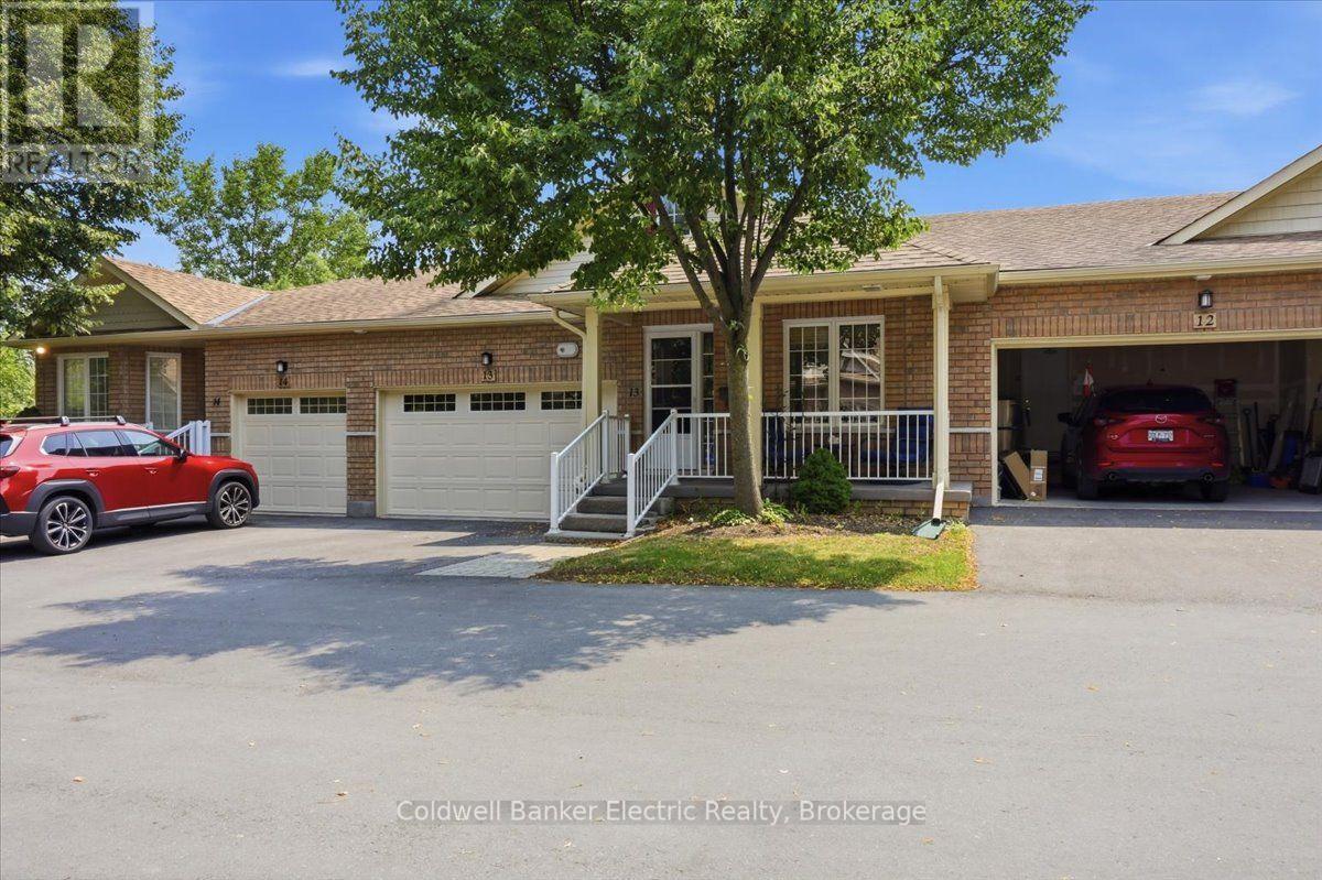 #13 877 WENTWORTH STREET - 2