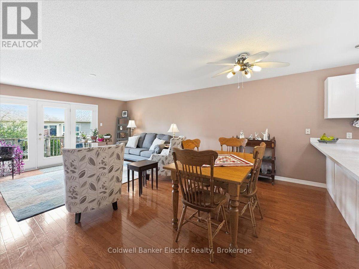 #13 877 WENTWORTH STREET - Image 20