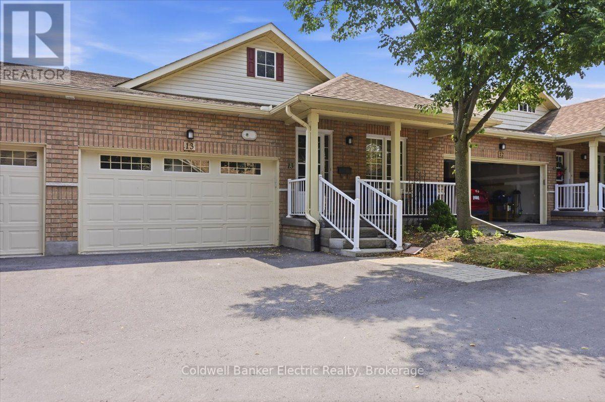 #13 877 WENTWORTH STREET - Image 3