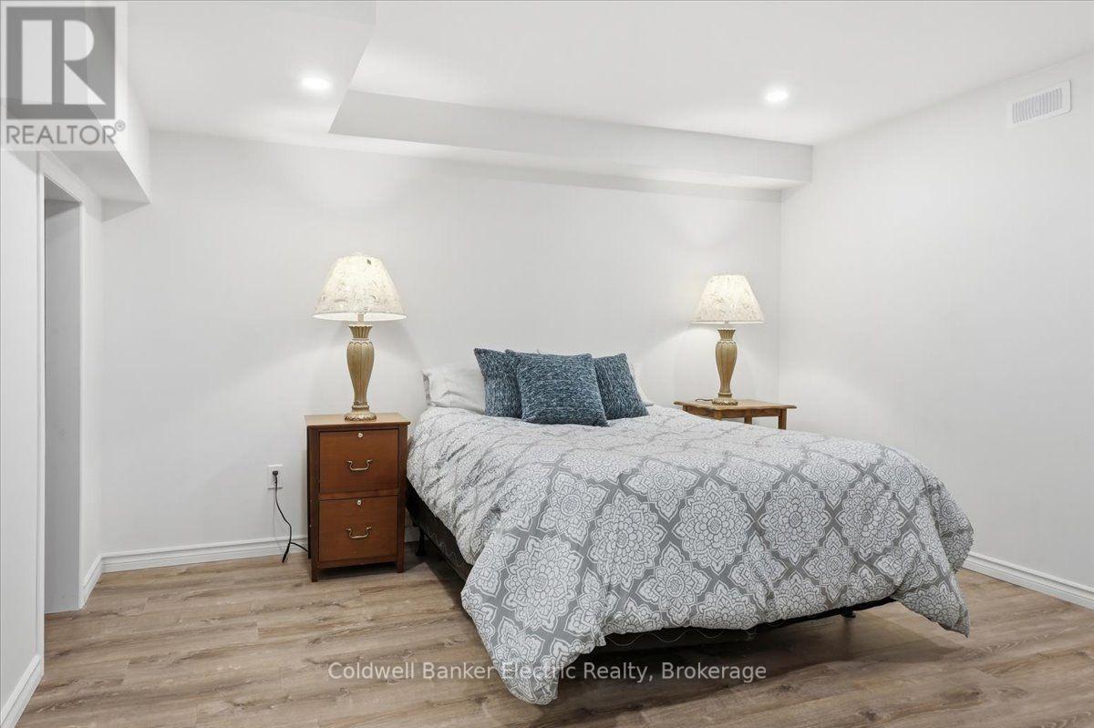 #13 877 WENTWORTH STREET - Image 30