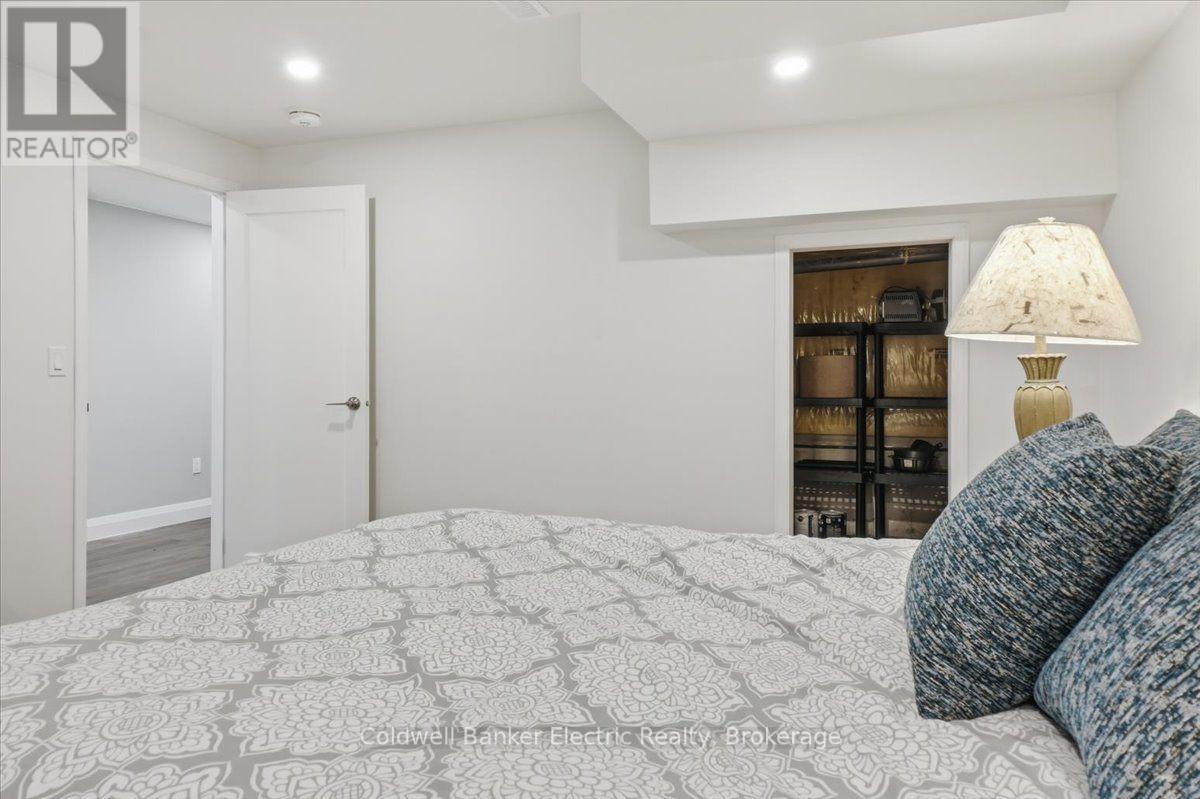 #13 877 WENTWORTH STREET - Image 32