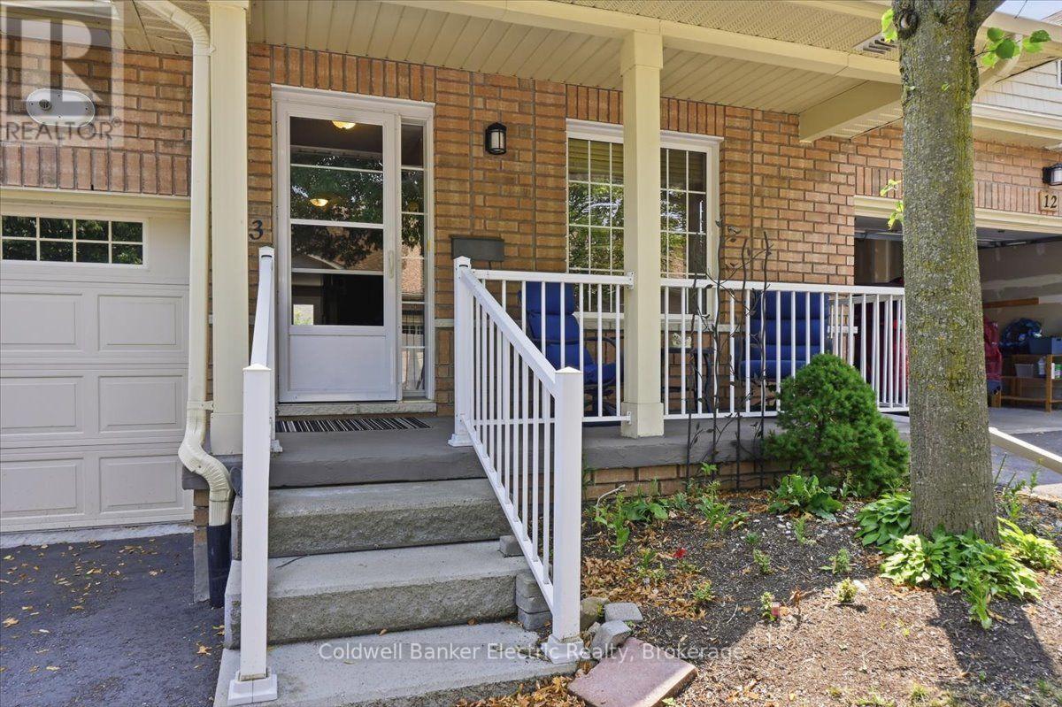 #13 877 WENTWORTH STREET - 4