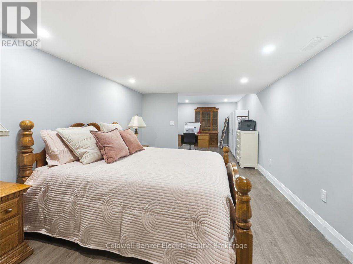 #13 877 WENTWORTH STREET - Image 41