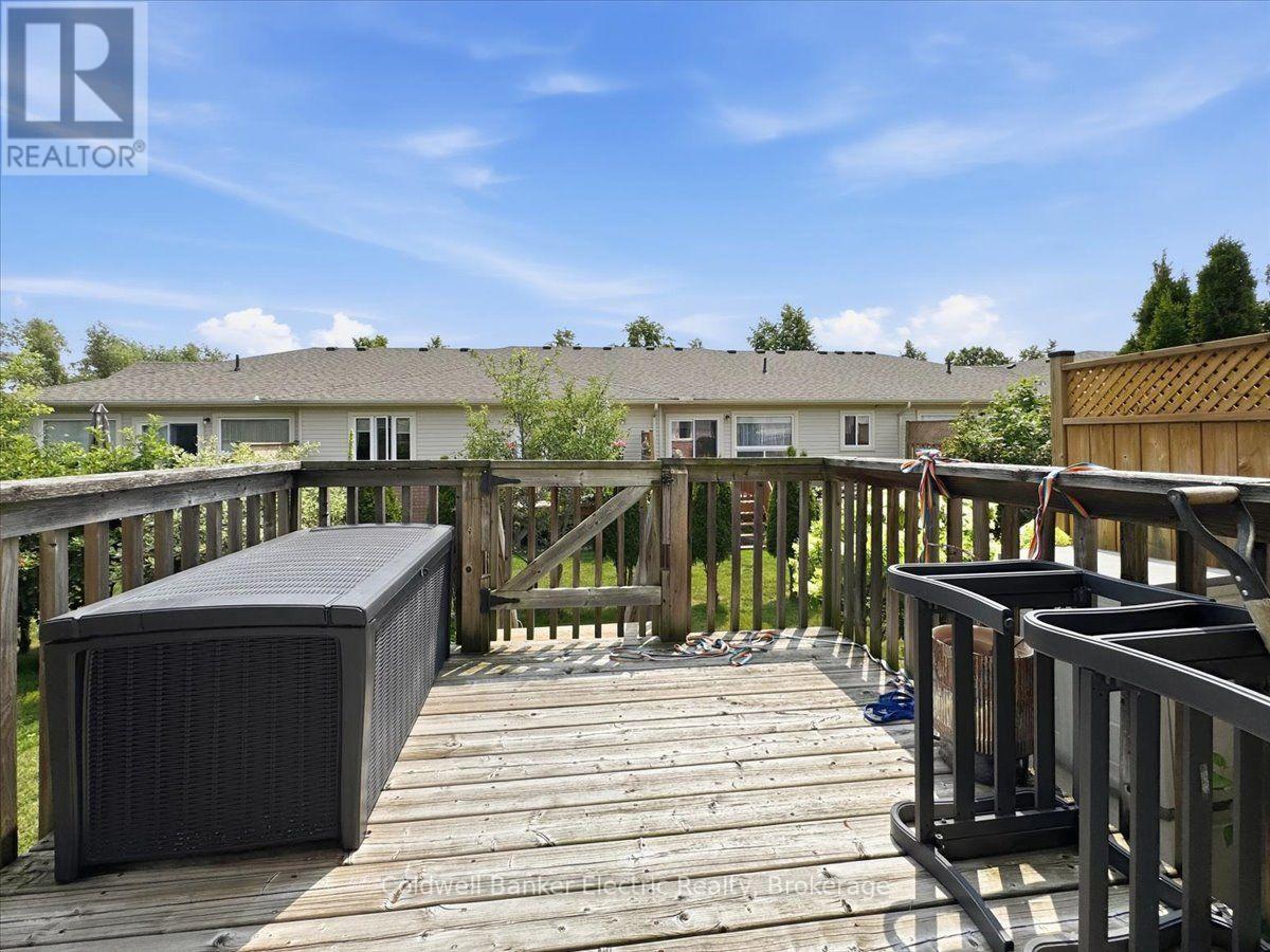 #13 877 WENTWORTH STREET - 43