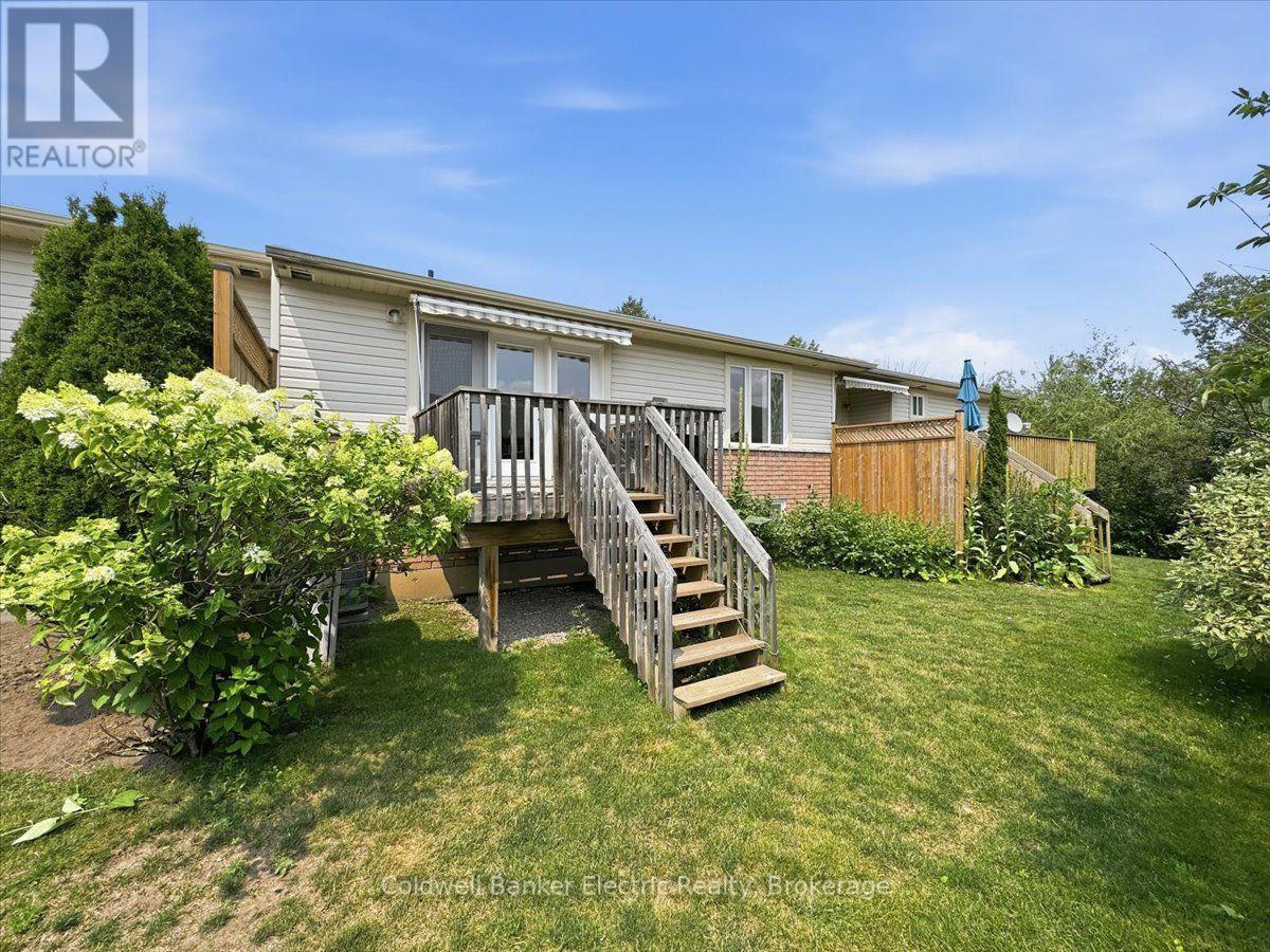 #13 877 WENTWORTH STREET - 44