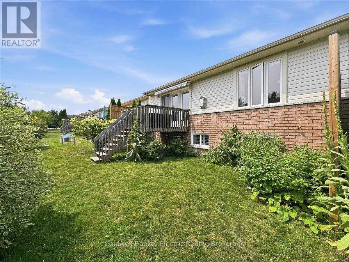 #13 877 WENTWORTH STREET - 45