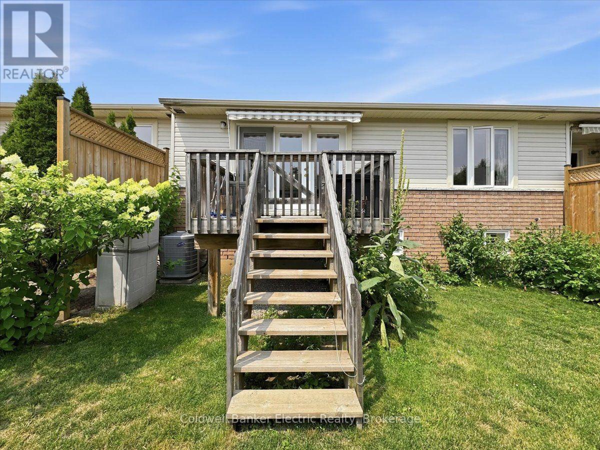 #13 877 WENTWORTH STREET - 46