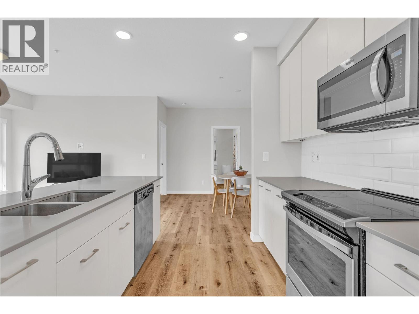 #417 722 Valley Road - 12