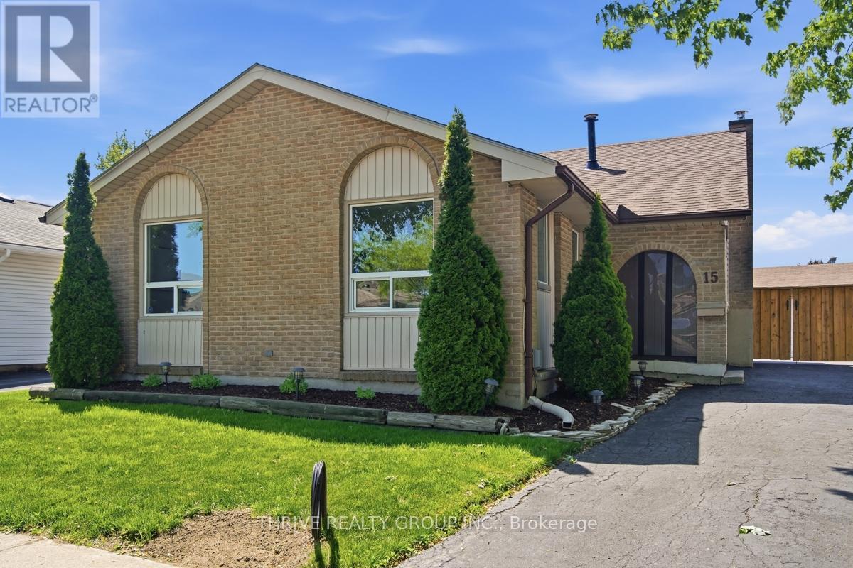 15 RENNY CRESCENT - 1