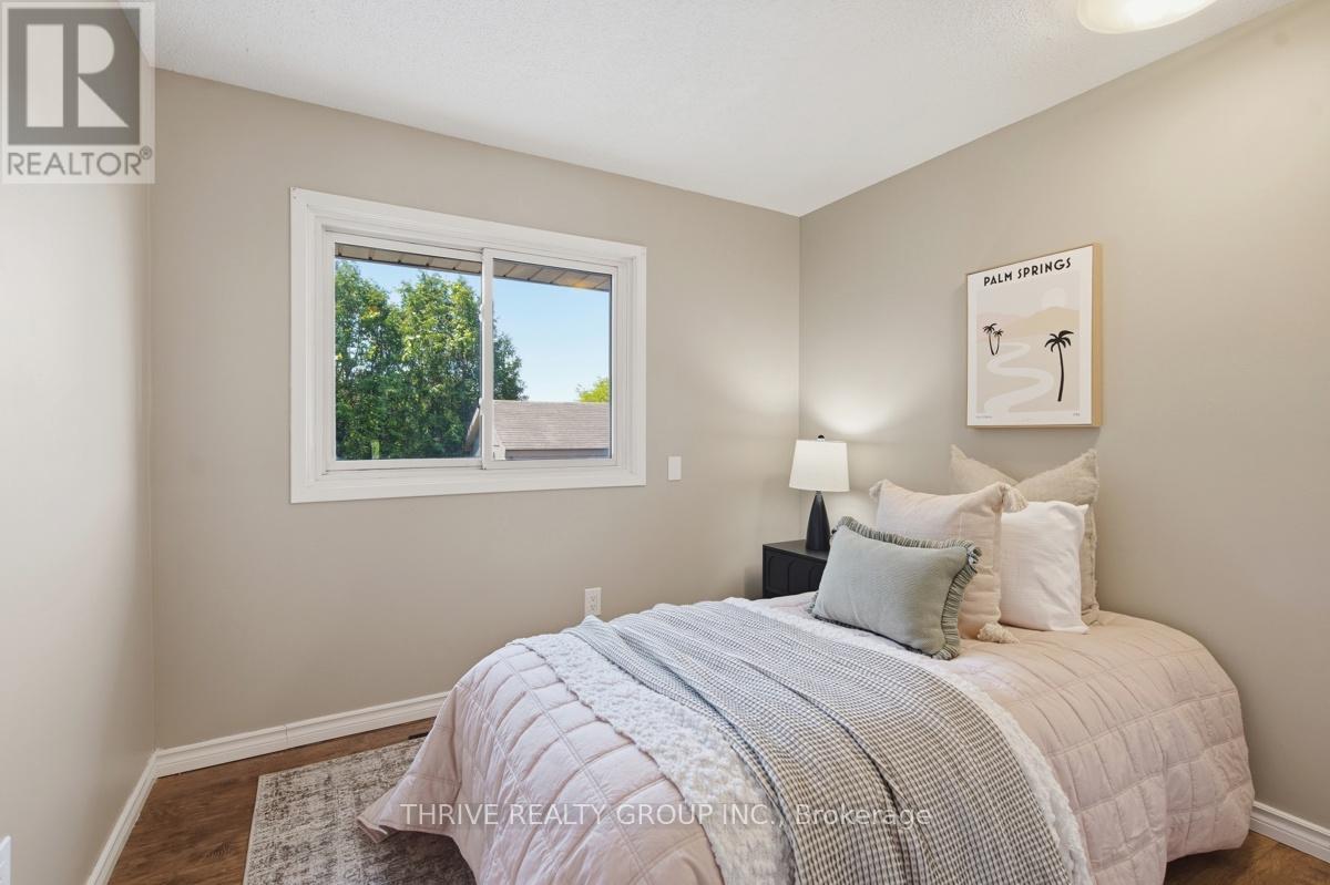 15 RENNY CRESCENT - 20