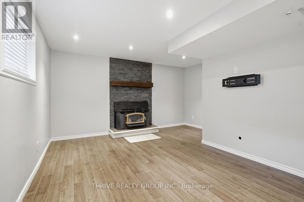 15 RENNY CRESCENT - 23