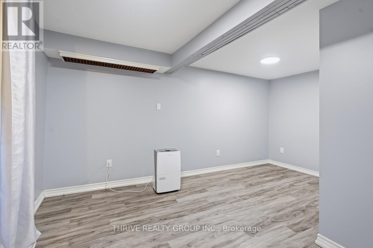 15 RENNY CRESCENT - 32