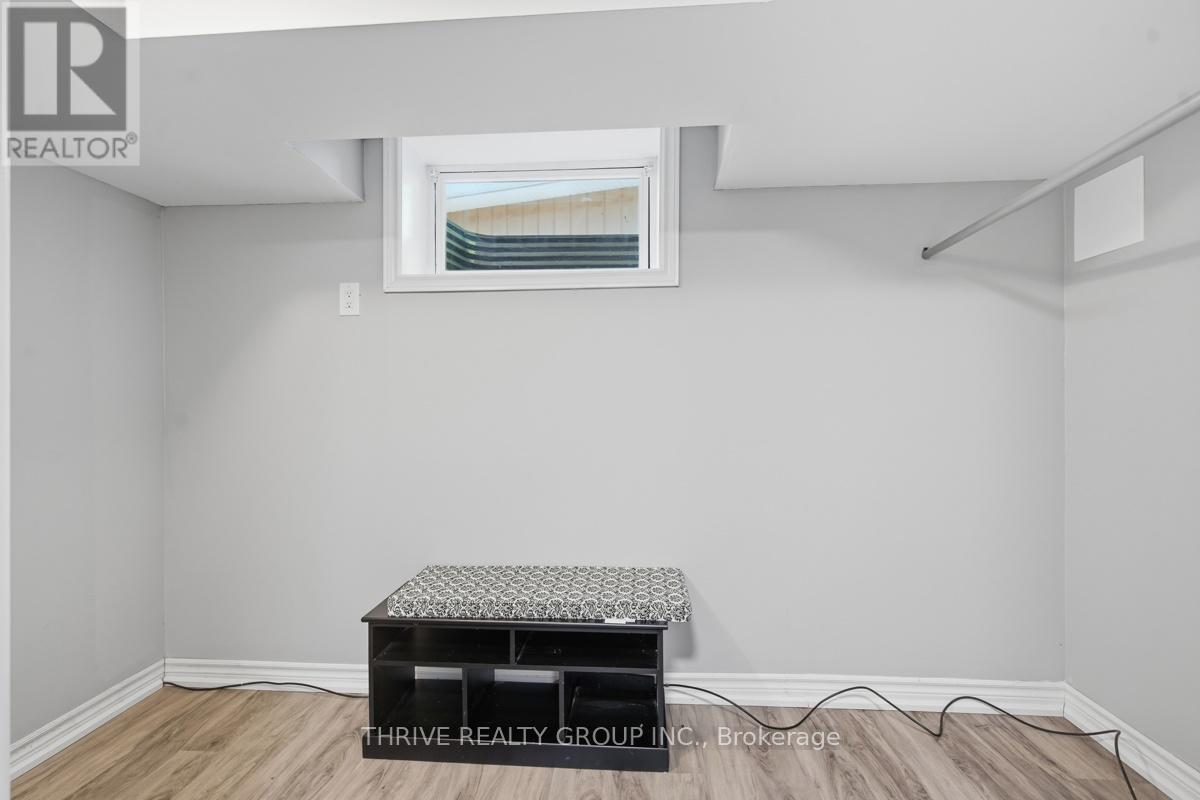 15 RENNY CRESCENT - 34