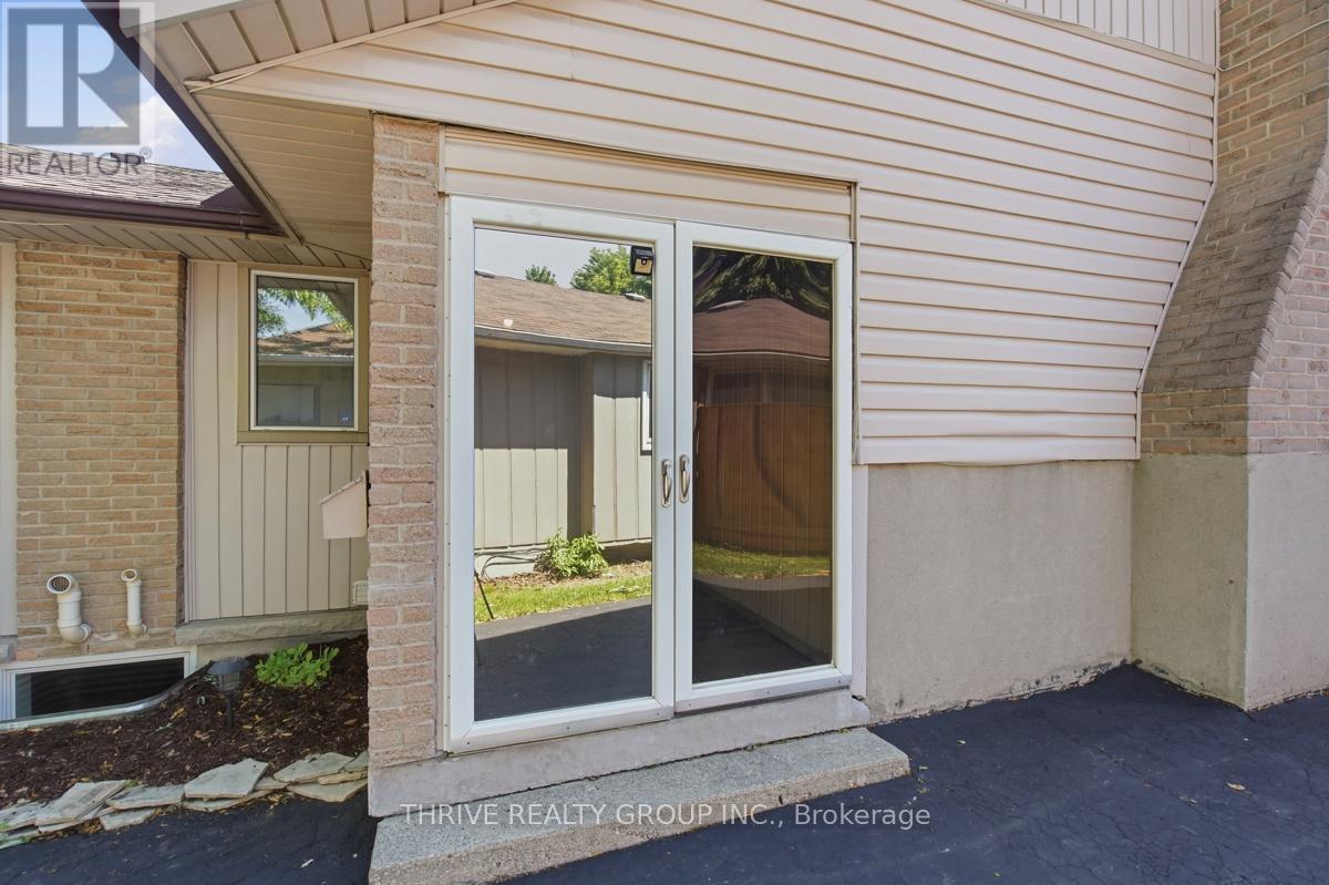 15 RENNY CRESCENT - Image 36