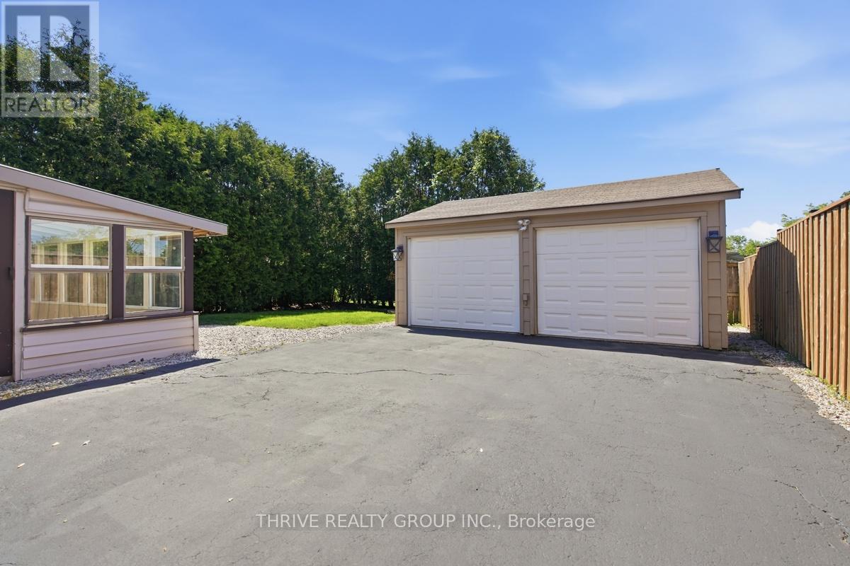 15 RENNY CRESCENT - 37