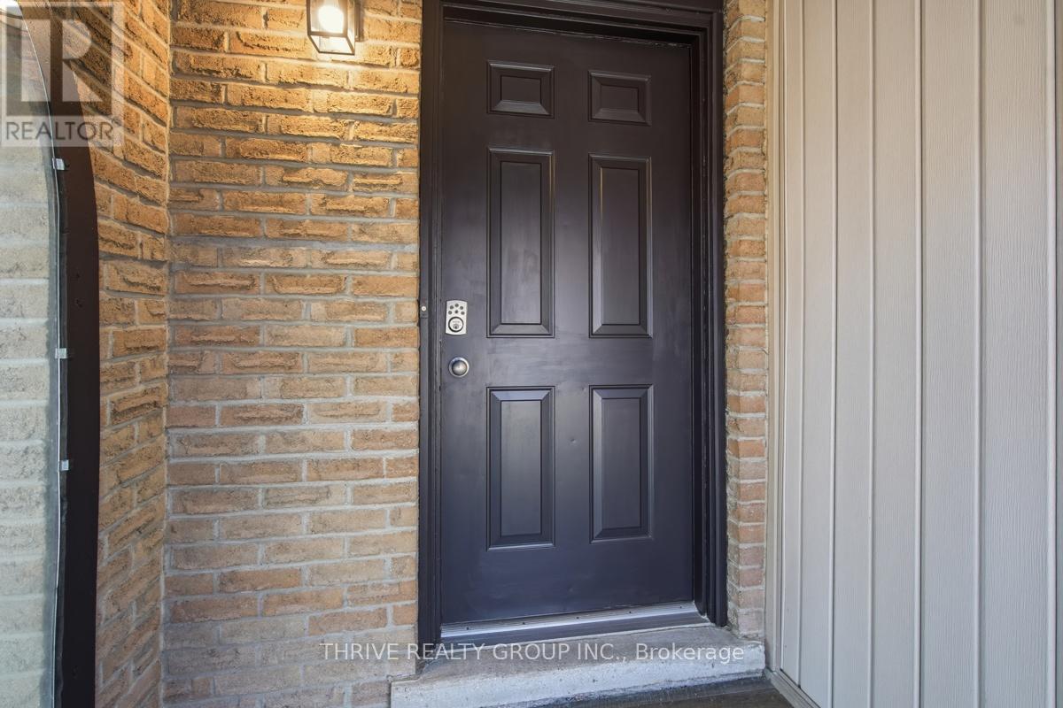 15 RENNY CRESCENT - Image 4