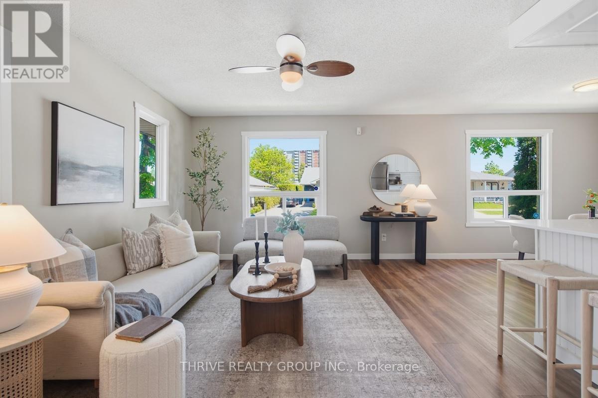 15 RENNY CRESCENT - 6