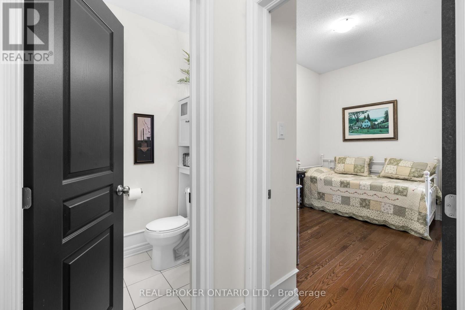 128 GEORGE STREET W - 32