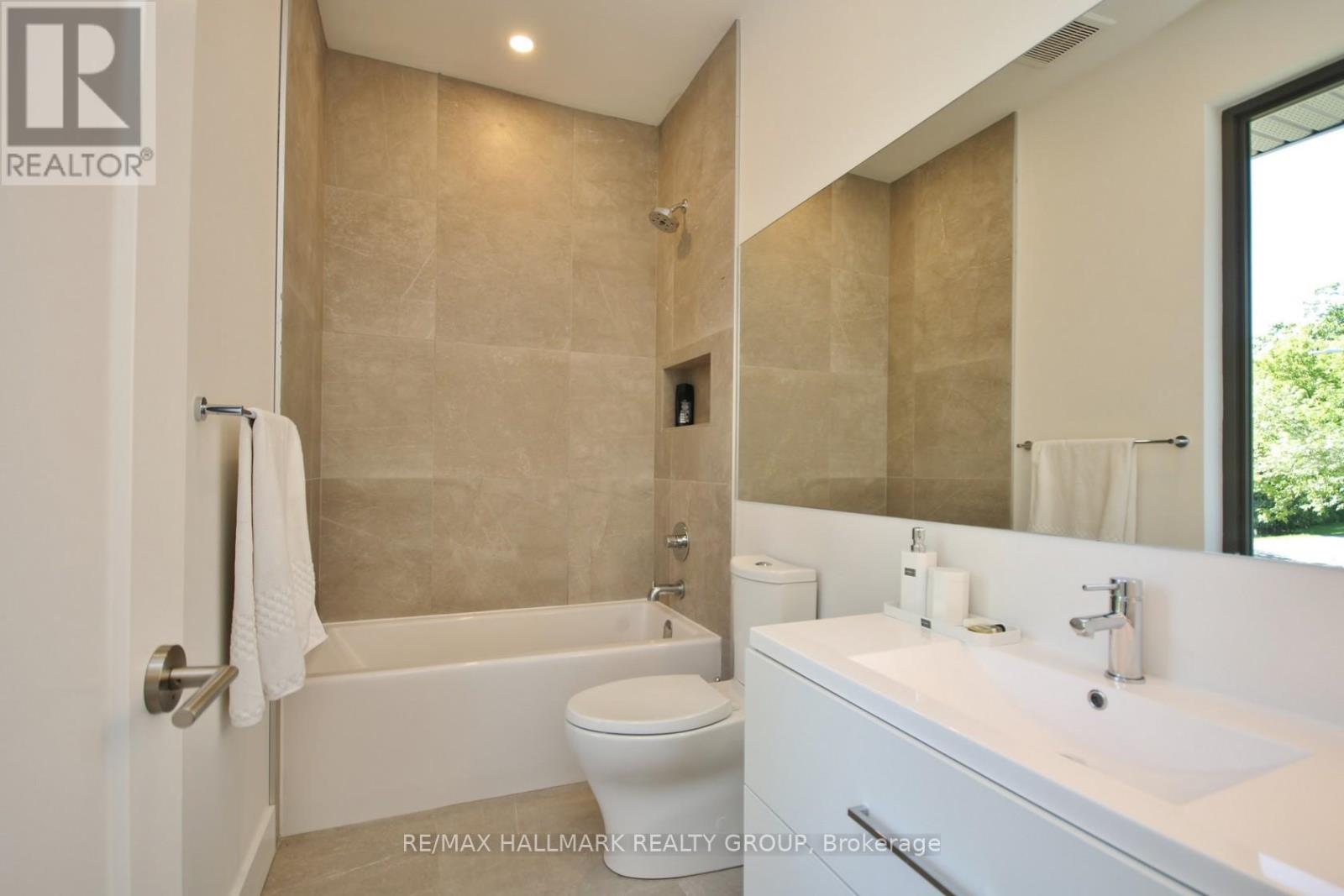 4 Bed, 4 Bath House for Rent in Ottawa – 51 CHIPPEWA AVENUE, Ottawa – MLS# X13616158 - Image 32