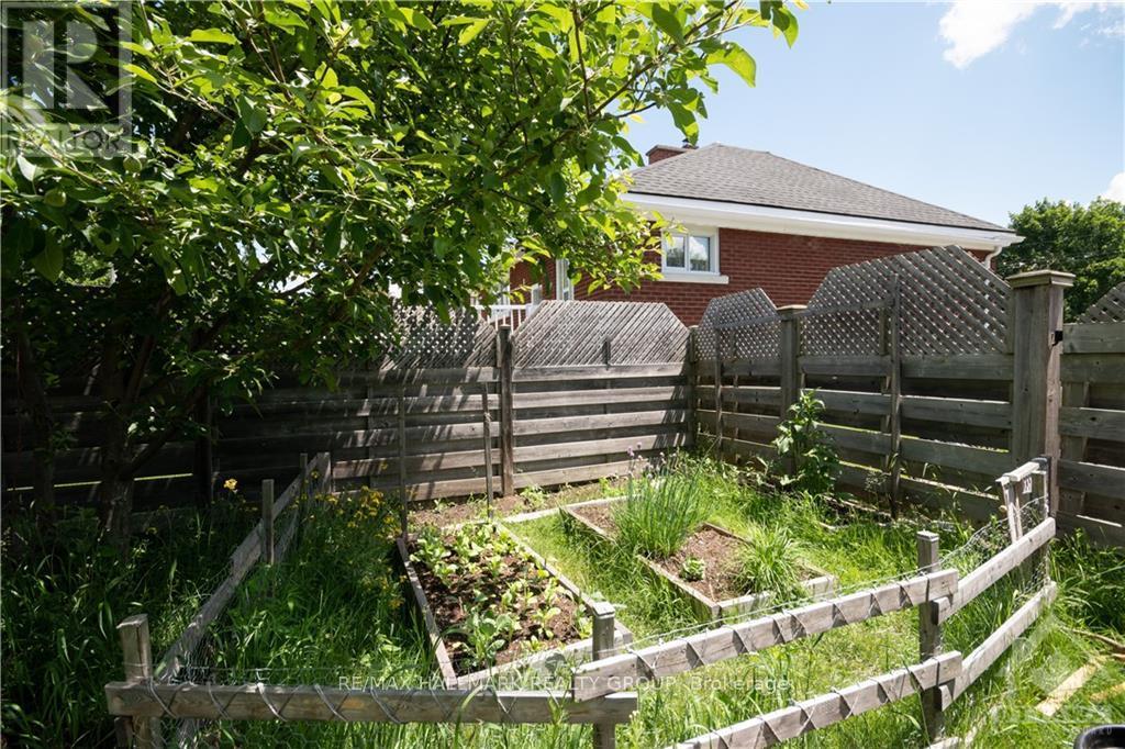 2 Bed, 1 Bath House for Rent in Ottawa – B – 13 DONNA STREET, Ottawa – MLS# X13616164 - Image 27