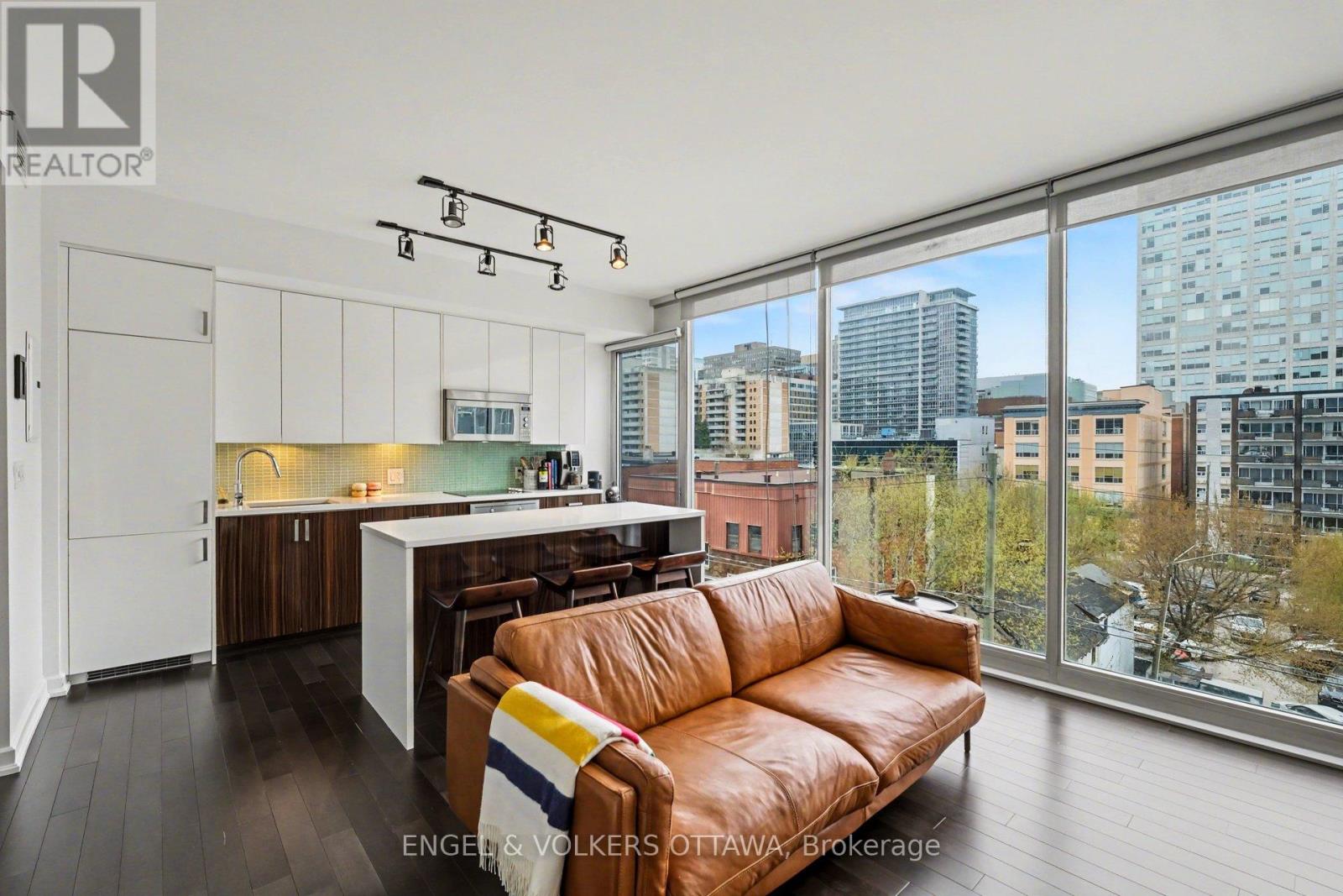 #513 300 LISGAR STREET - 10