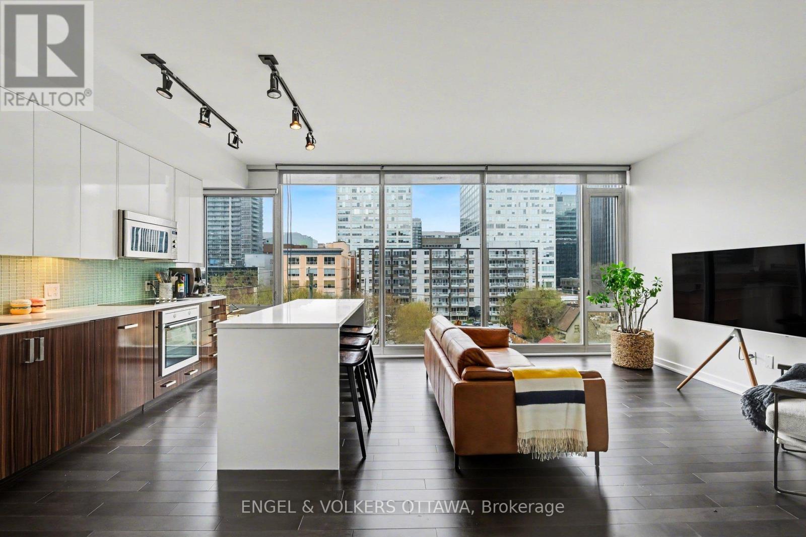 #513 300 LISGAR STREET - 12