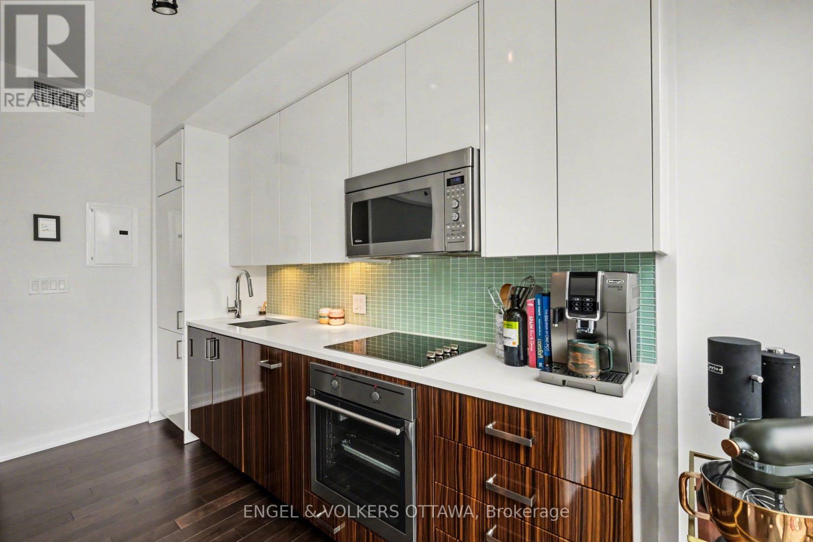 #513 300 LISGAR STREET - 14