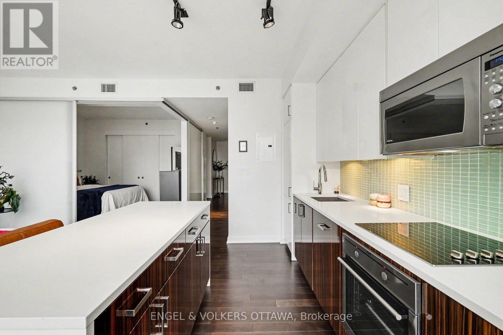 #513 300 LISGAR STREET - 15