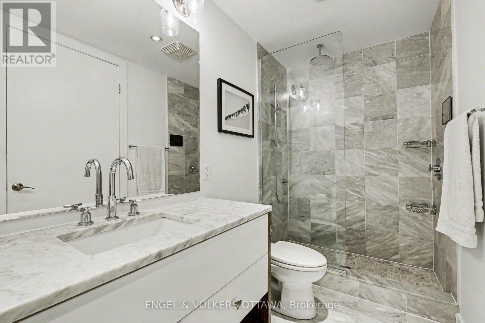 #513 300 LISGAR STREET - 24