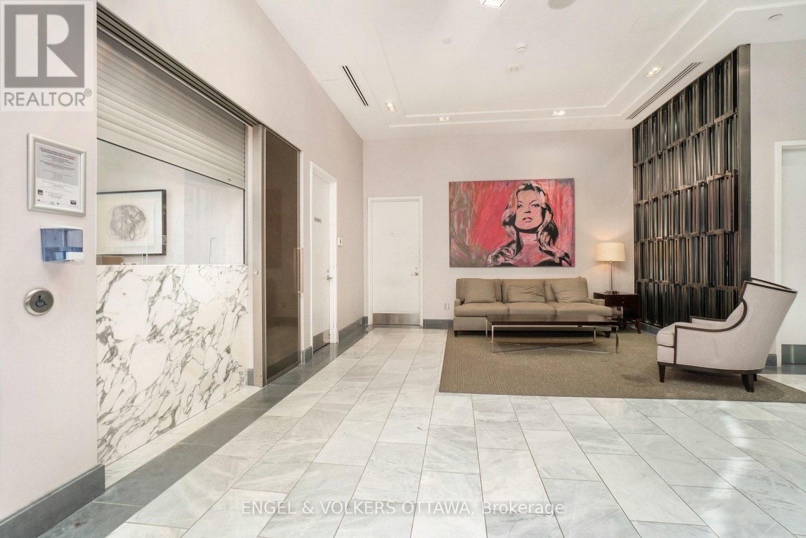 #513 300 LISGAR STREET - 28