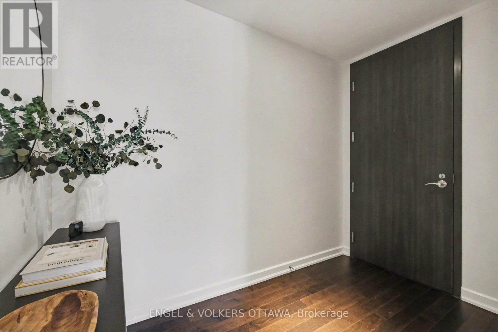 #513 300 LISGAR STREET - 4