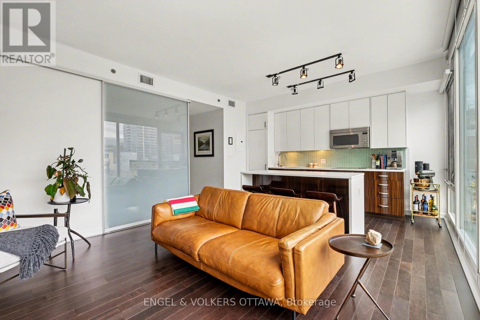 #513 300 LISGAR STREET - 9