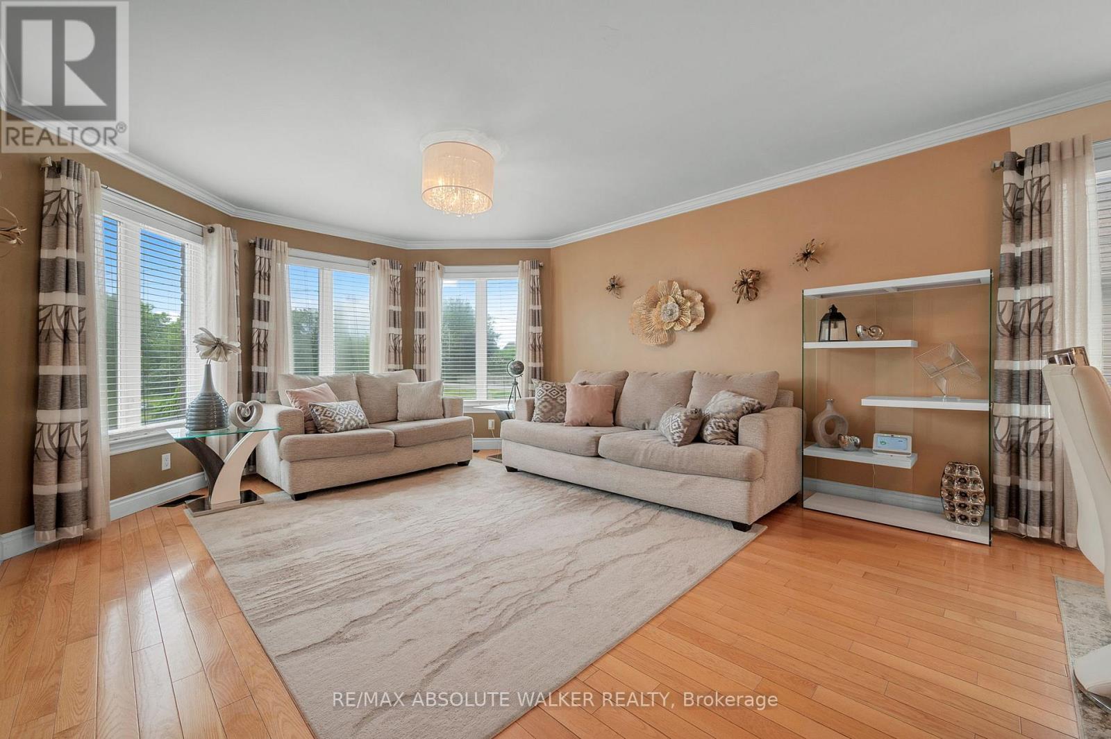 9 GLOSS STREET - Image 5