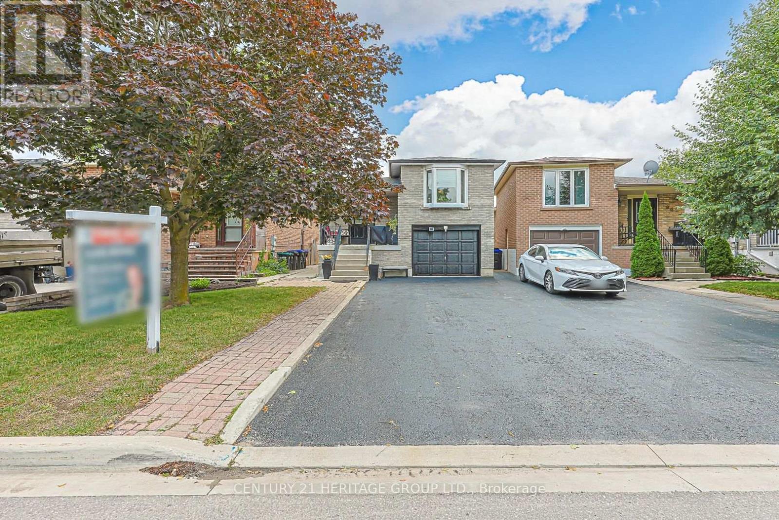 78 ZIMA CRESCENT - 1