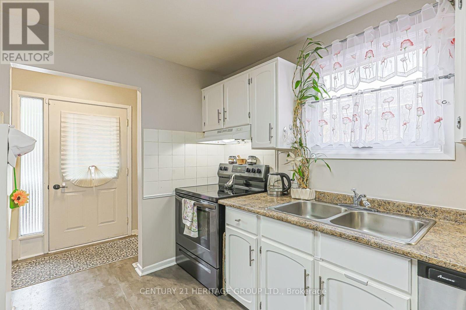 78 ZIMA CRESCENT - Image 19