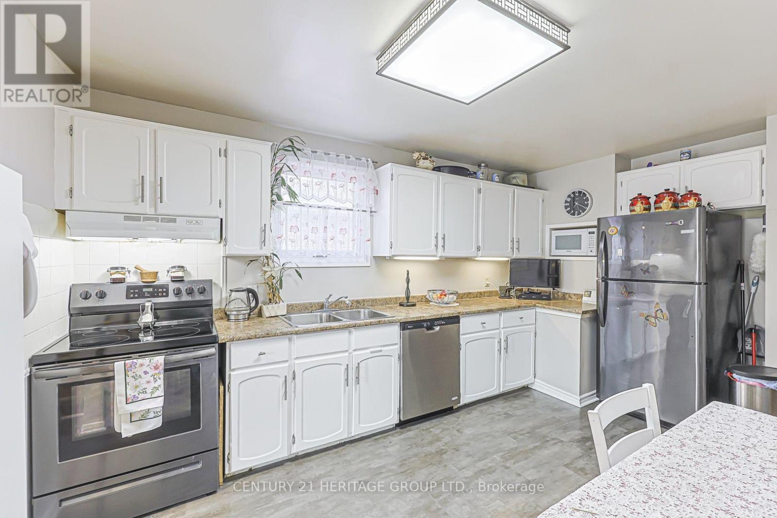 78 ZIMA CRESCENT - 21