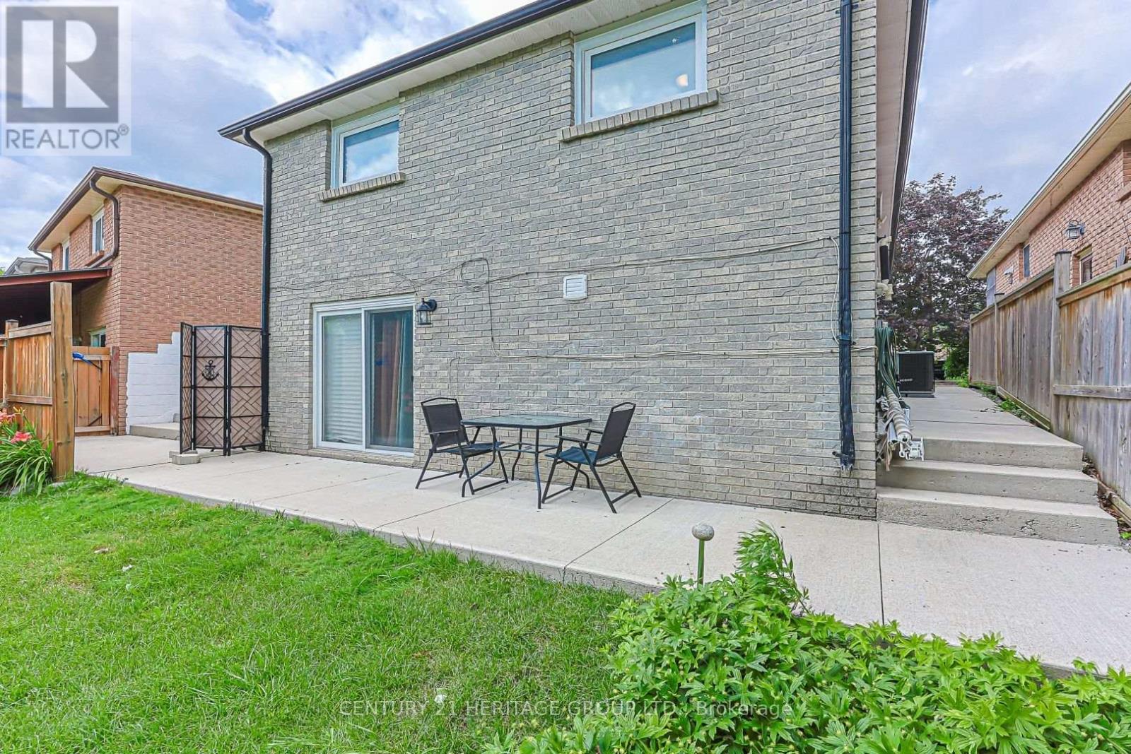 78 ZIMA CRESCENT - 40