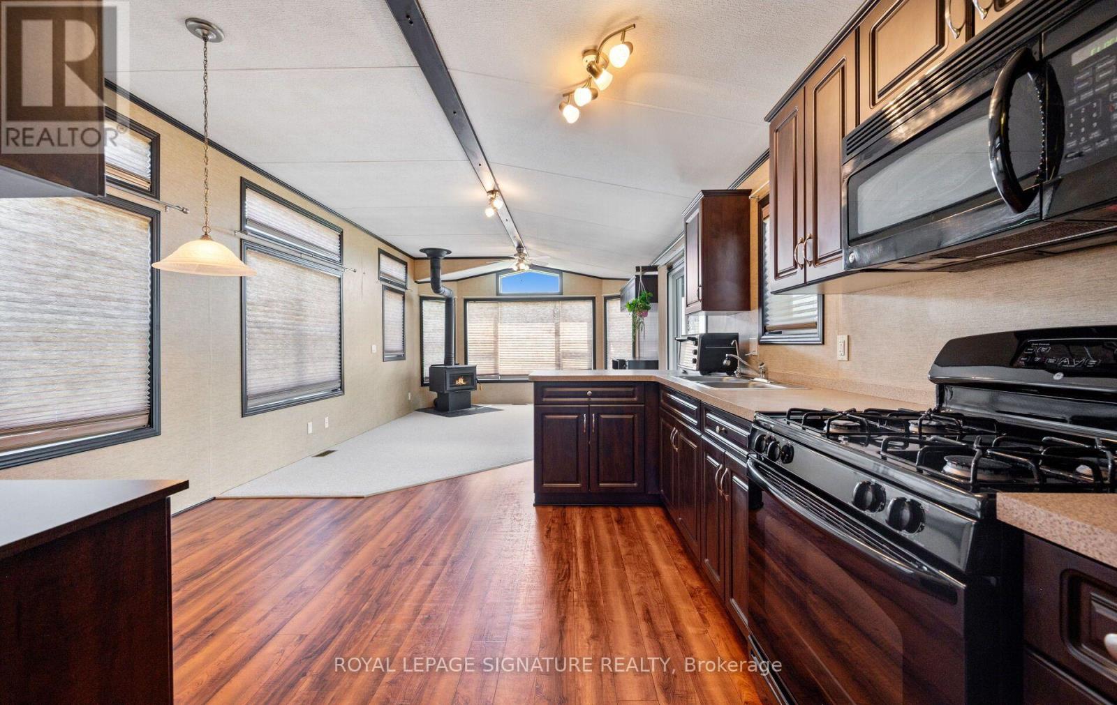 49 SUNRISE CIRCLE - Image 17