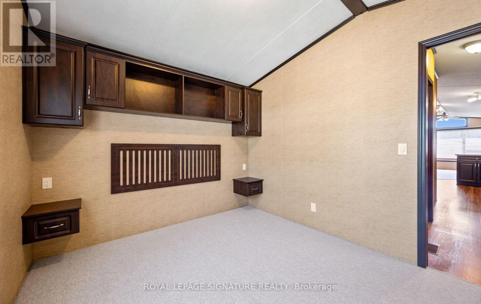 49 SUNRISE CIRCLE - Image 19