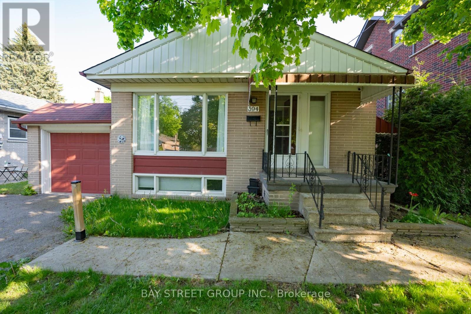 LOWER - 394 CENTRE STREET E
